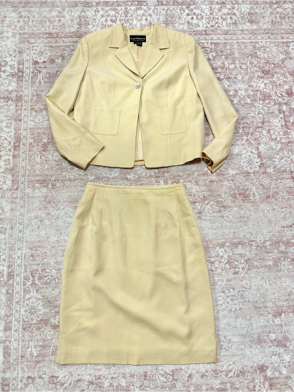 Vintage 🌼 100% Silk Liz Claiborne Butter Yellow Jacket - Picture 4 of 12